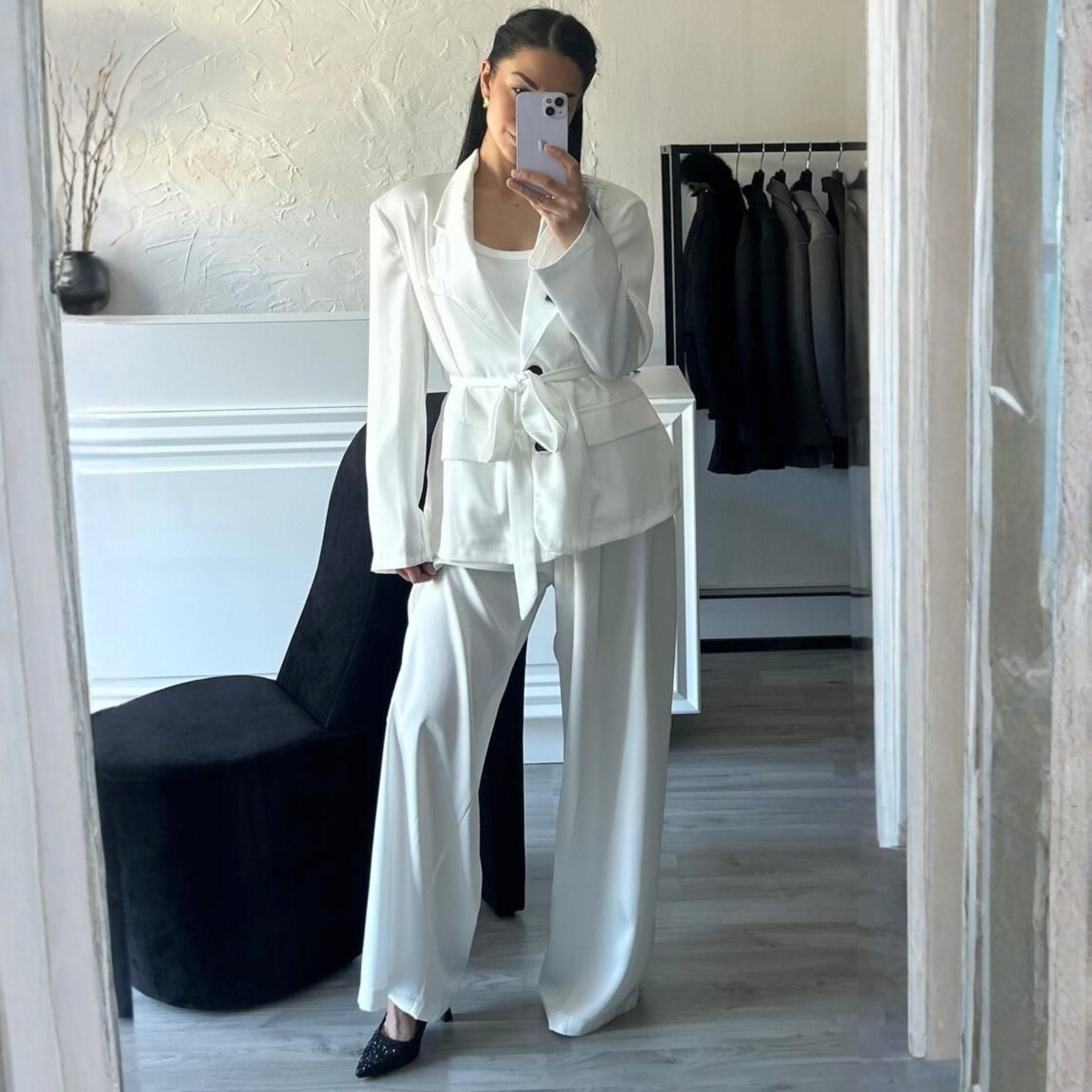 Completo donna elegante con blazer con cintura e pantaloni coordinati