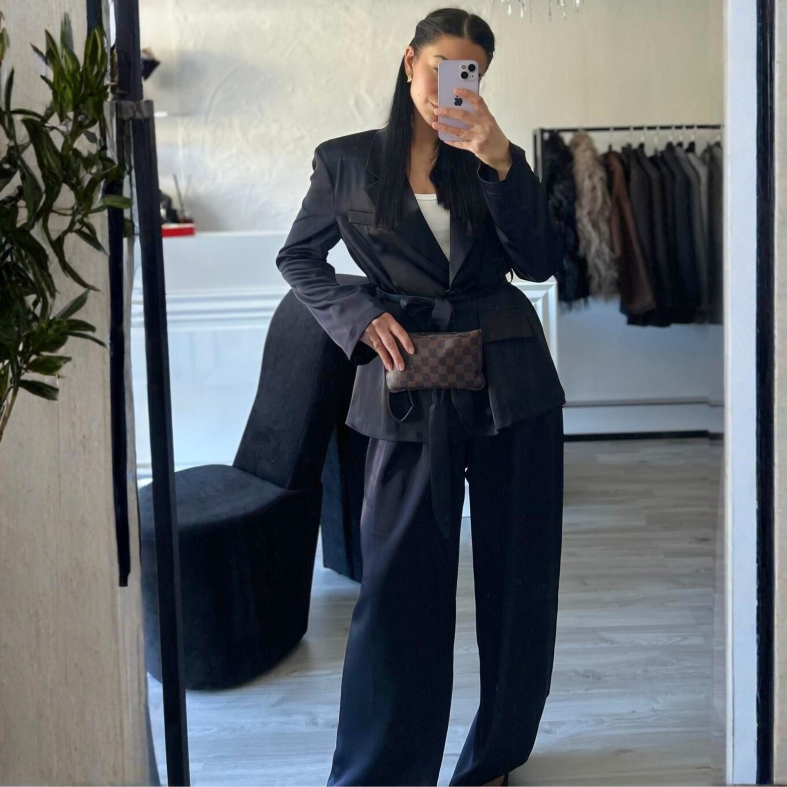 Completo donna elegante con blazer con cintura e pantaloni coordinati - immagine 2