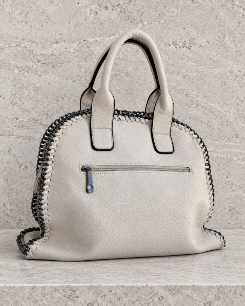 Borsa a mano con catena e tasca posteriore